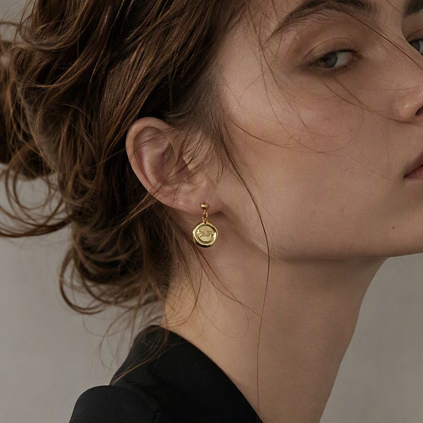 The Wax Seal & Pearl Mismatch Earrings