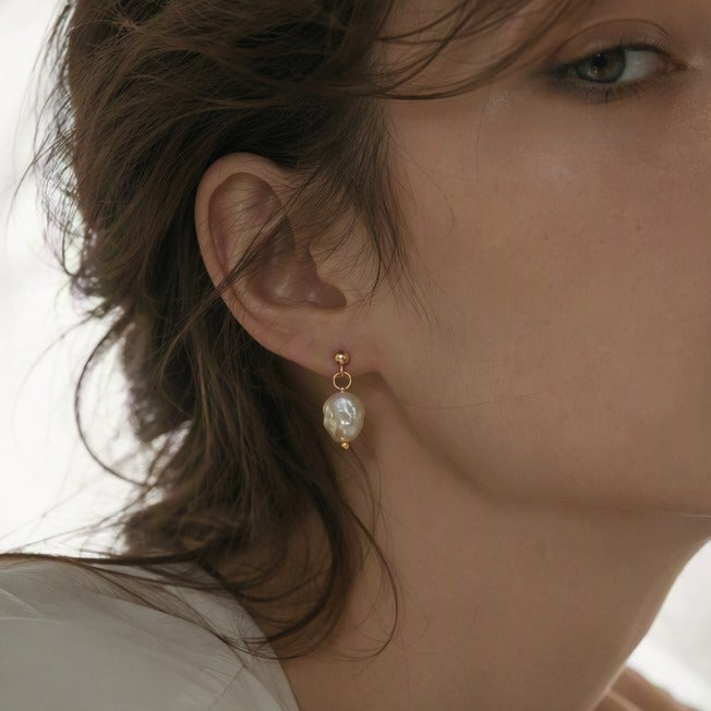 The Wax Seal & Pearl Mismatch Earrings