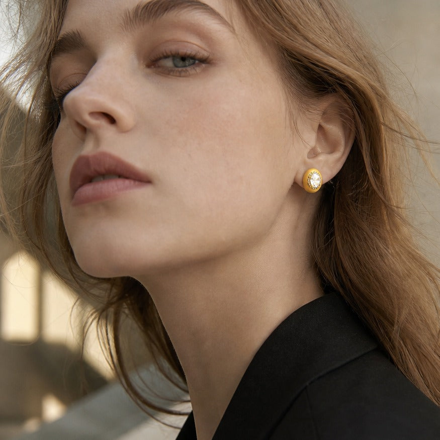 The Solar Halo Studs